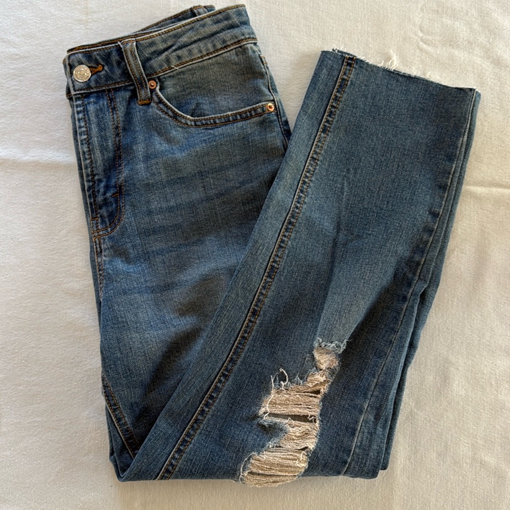 Wild Fable Size 4. High rise mom jean